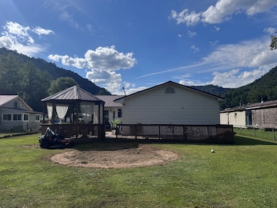 135 Dakota Ct, Colcord, WV 25048 - photo 7