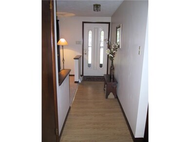 Entry/Foyer.