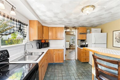 68 Appleton St, Cranston, RI 02910 - photo 5