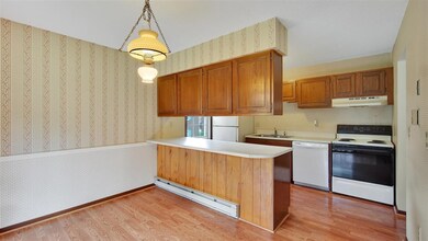 82 Twin Oaks Terrace, South Burlington, VT 05403 - photo 6