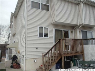 531 N Railroad Ave, Staten Island, NY 10304 - photo 2