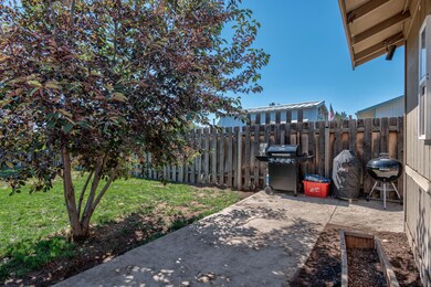 1748 SW 35th St, Redmond, OR 97756 - photo 4