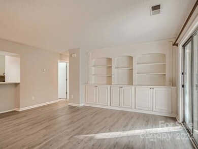 1042 Churchill Downs Ct unit H, Charlotte, NC 28211 - photo 4