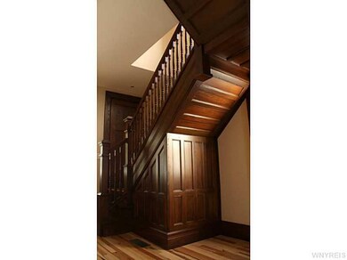 Foyer.