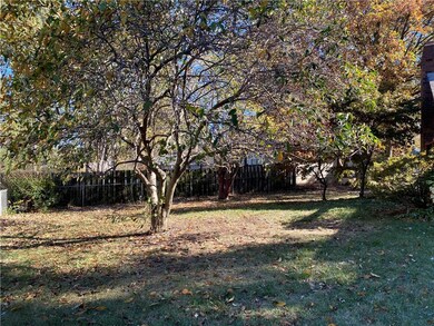 405 Meadow Ln, Raymore, MO 64083 - photo 3