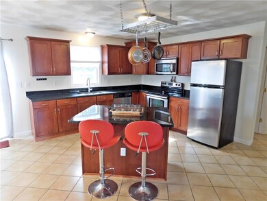Eat-In-Kitchen