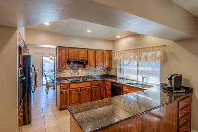 19 Kitchen photo a