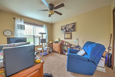 Front bedroom/ office