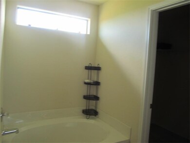 8930 Spurflower Path Ln, Houston, TX 77075 - photo 2