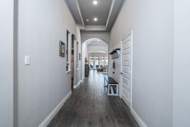 Open the door to your new home! Arched walkway, re