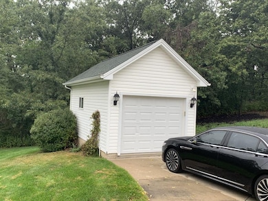 Detached Garage
