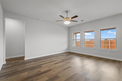 1404 Dry Creek Dr, Cleburne, TX 76033 - photo 7