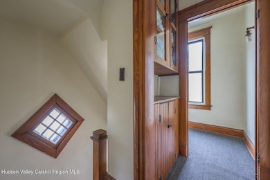 Upstairs Common Hallway_Stairs