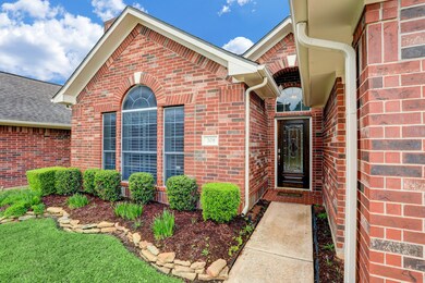 308 Parkwood Village Dr, Friendswood, TX 77546 - photo 3