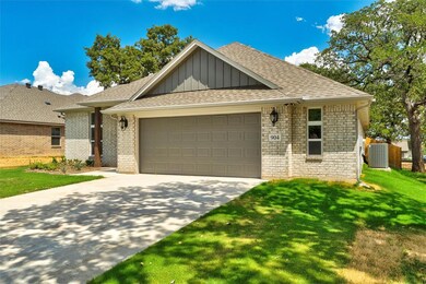 904 Montgomery St, Springtown, TX 76082 - photo 3