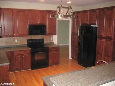 Kitchen - Another Kitchen View