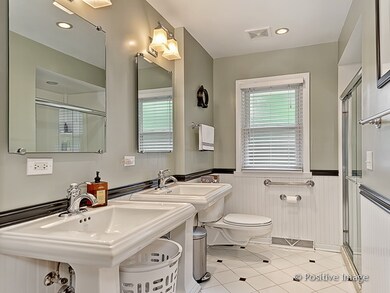 880 S Kent Ave, Elmhurst, IL 60126 - photo 2