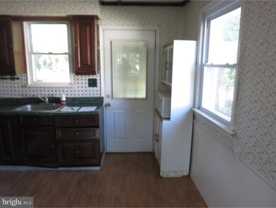 102 W 1st Ave, Runnemede, NJ 08078 - photo 5