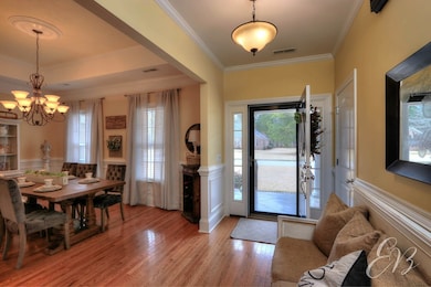 Foyer w/ Hardwood flooring