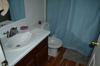 2nd Bath room