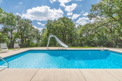 4916 Highwood Cir, Middleton, WI 53562 - photo 6