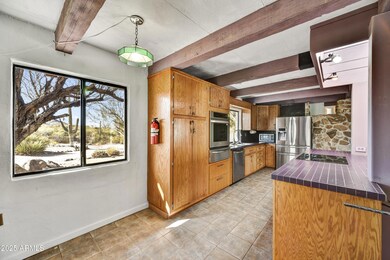 006_Dining to Kitchen