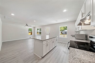 6813 Bethune Dr, Houston, TX 77091 - photo 5