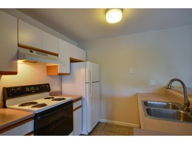 372 Hildred Dr unit 372, Burlington, VT 05401 - photo 5