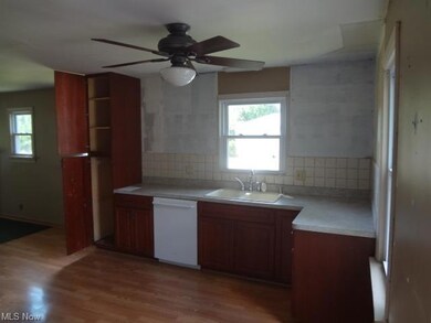 Kitchen with double sink and ceiling fan