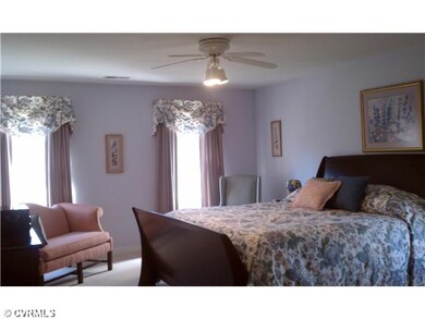 Master Bedroom - Spacious Master Bedroom with Walk