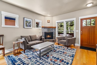 2863 NE Rainier Dr, Bend, OR 97701 - photo 5