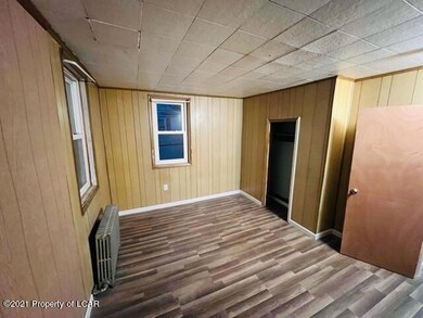 680 Hayes St, Hazleton, PA 18201 - photo 4