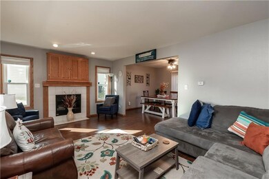 2324 E Marion St, Des Moines, IA 50320 - photo 2