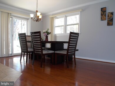 5303 Portsmouth Rd, Fairfax, VA 22032 - photo 6