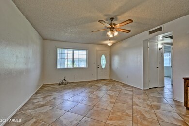 10878 W Santa fe Dr, Sun City, AZ 85351 - photo 4
