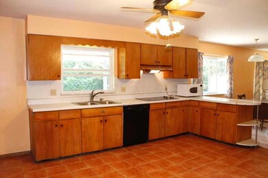 1027 Hodges Dr, Columbus, OH 43204 - photo 7