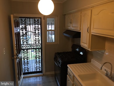 3903 Rokeby Rd, Baltimore, MD 21229 - photo 4