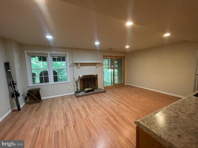 11555 Pine Cone Ct, Reston, VA 20191 - photo 4