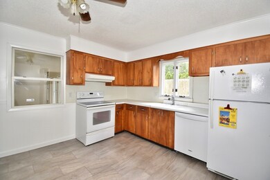 631 James St, Chicopee, MA 01020 - photo 6