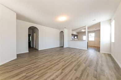 1305 Mallard Cove, Ennis, TX 75119 - photo 6