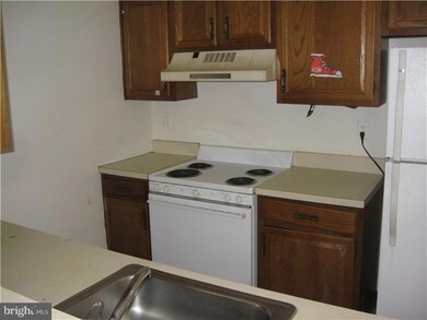 7401 Tamarron Dr, Plainsboro, NJ 08536 - photo 4