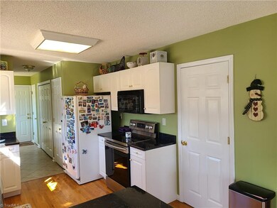 2762 Hayfield Dr, Asheboro, NC 27205 - photo 7