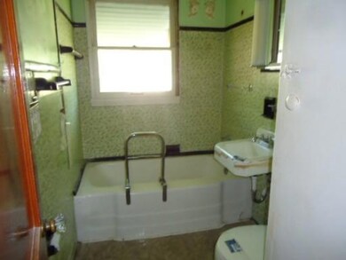 388 Derrer Rd, Columbus, OH 43204 - photo 3