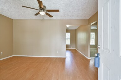978 Ringold St, Houston, TX 77088 - photo 5