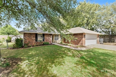 2711 Parkwood Dr, Rogers, AR 72756 - photo 2