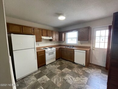 1802 Burgaw Hwy, Jacksonville, NC 28540 - photo 2