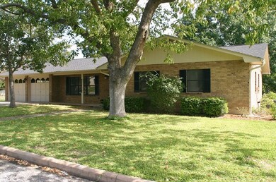 114 W Driftwood Dr, Fredericksburg, TX 78624 - photo 2