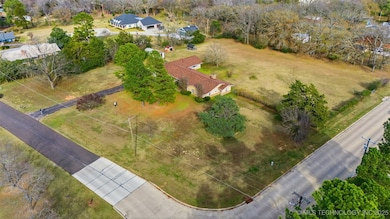 112 N Hillcrest St, Ada, OK 74820 - photo 5