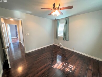 712 E 8th St, Newberg, OR 97132 - photo 6