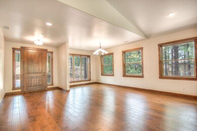 05-Living Room2